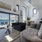 Semesterbostad Ferienvilla Grc Mit Infinity Pool By Interhome Zaboric