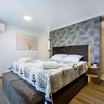 Semesterbostad Ferienvilla Grc Mit Infinity Pool By Interhome