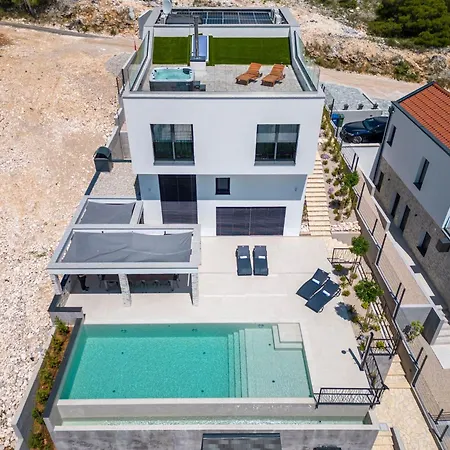 Ferienvilla Grc Mit Infinity Pool By Interhome Ferienhaus *