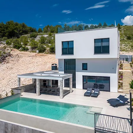Ferienvilla Grc Mit Infinity Pool By Interhome Ferienhaus