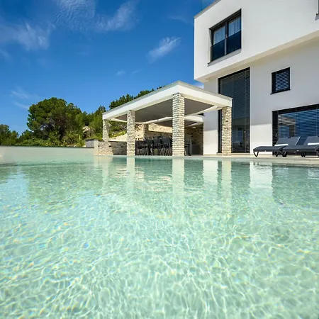 Ferienvilla Grc Mit Infinity Pool By Interhome Ferienhaus *