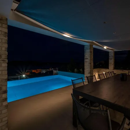 Ferienvilla Grc Mit Infinity Pool By Interhome Ferienhaus Zaboric
