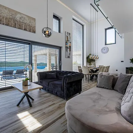 Hébergement de vacances Ferienvilla Grc Mit Infinity Pool By Interhome Žaborić