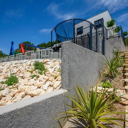 Ferienvilla Grc Mit Infinity Pool By Interhome