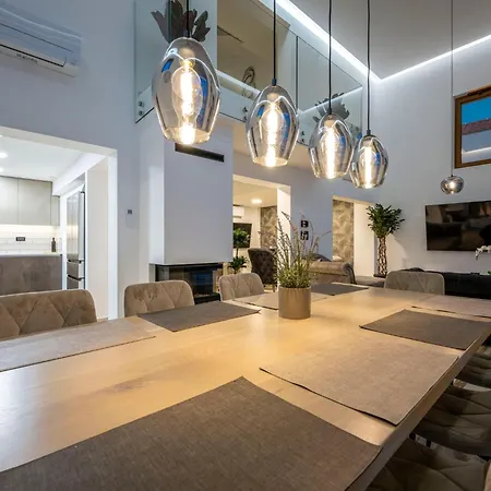 Hébergement de vacances Ferienvilla Grc Mit Infinity Pool By Interhome Žaborić