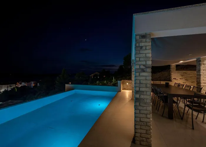 Ferienvilla Grc Mit Infinity Pool By Interhome ז'אבוריץ'