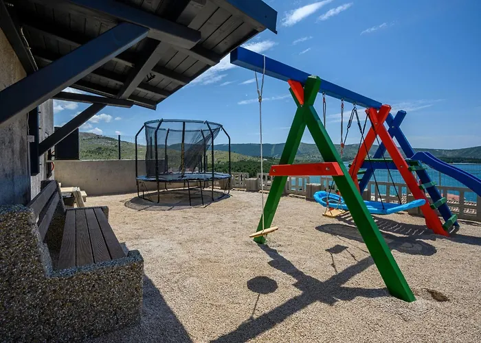 Ferienvilla Grc Mit Infinity Pool By Interhome ז'אבוריץ'