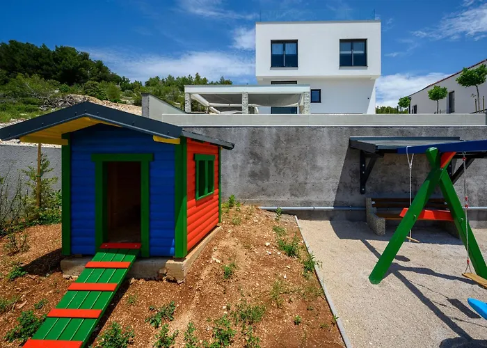 Ferienvilla Grc Mit Infinity Pool By Interhome