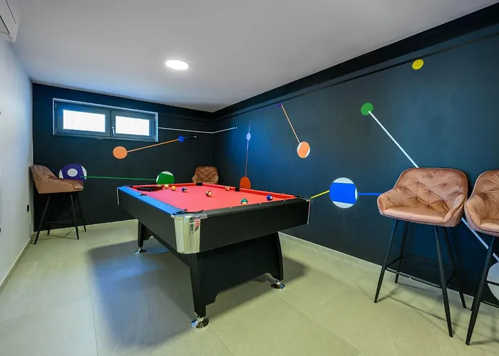 Ferienvilla Grc Mit Infinity Pool By Interhome בית נופש ז'אבוריץ'