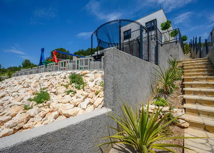 Ferienvilla Grc Mit Infinity Pool By Interhome